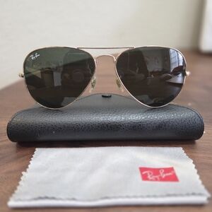 Ray-Ban Black/Gold Aviator Sunglasses - RB3025 Aviator Classic Large